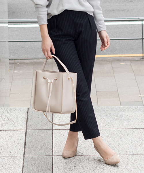 NATURAL BEAUTY BASIC（ナチュラルビューティーベーシック）の「ストライプペグパンツ（その他パンツ・レディース・ダークネイビー/グレー系その他・LARGE/SMALL/MEDIUM）」の2枚目の写真