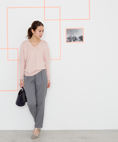 NATURAL BEAUTY BASIC（ナチュラルビューティーベーシック）の「ストライプペグパンツ（その他パンツ・レディース・ダークネイビー/グレー系その他・LARGE/SMALL/MEDIUM）」の3枚目の写真