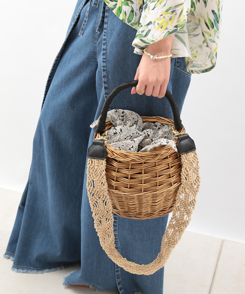 PAPILLONNER（パピヨネ）の「マクラメショルダー付きカゴバッグ（かごバッグ・レディース・ブラック系その他/ブルー系その他・FREE）」の2枚目の写真