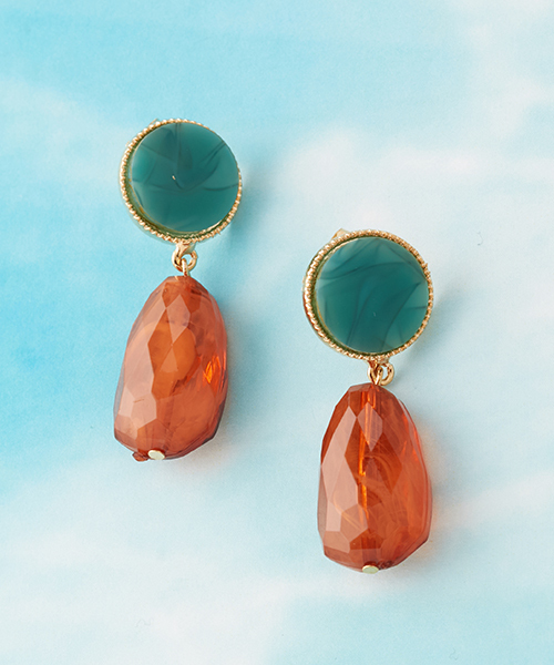 ear PAPILLONNER（イアパピヨネ）の「ニュアンスカラーピアス　【追加生産再荷☆】（ピアス（両耳用）・レディース・グレー/ブラウン/ブルー/ホワイト/レッド・FREE）」の3枚目の写真