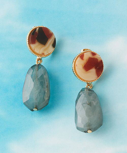 ear PAPILLONNER（イアパピヨネ）の「ニュアンスカラーピアス　【追加生産再荷☆】（ピアス（両耳用）・レディース・グレー/ブラウン/ブルー/ホワイト/レッド・FREE）」の2枚目の写真