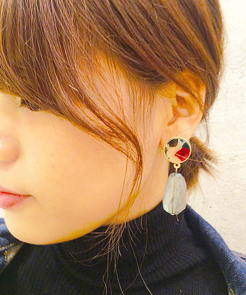 ear PAPILLONNER（イアパピヨネ）の「ニュアンスカラーピアス　【追加生産再荷☆】（ピアス（両耳用）・レディース・グレー/ブラウン/ブルー/ホワイト/レッド・FREE）」の15枚目の写真