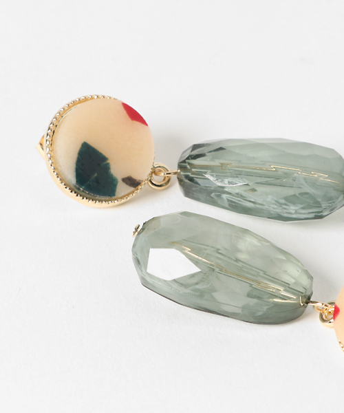 ear PAPILLONNER（イアパピヨネ）の「ニュアンスカラーピアス　【追加生産再荷☆】（ピアス（両耳用）・レディース・グレー/ブラウン/ブルー/ホワイト/レッド・FREE）」の7枚目の写真