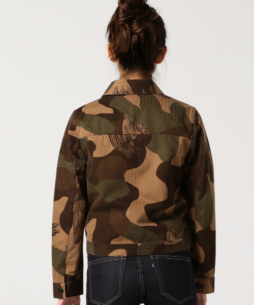 Levi's Made & Crafted（リーバイスメイドアンドクラフテッド）の「LEVI'S(R) MADE&CRAFTED(TM) ショート丈ミリタリージャケット カモフラ CROP MILITARY JACKET（ミリタリージャケット・レディース・グリーン・0/1）」の10枚目の写真