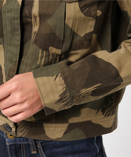 Levi's Made & Crafted（リーバイスメイドアンドクラフテッド）の「LEVI'S(R) MADE&CRAFTED(TM) ショート丈ミリタリージャケット カモフラ CROP MILITARY JACKET（ミリタリージャケット・レディース・グリーン・0/1）」の5枚目の写真