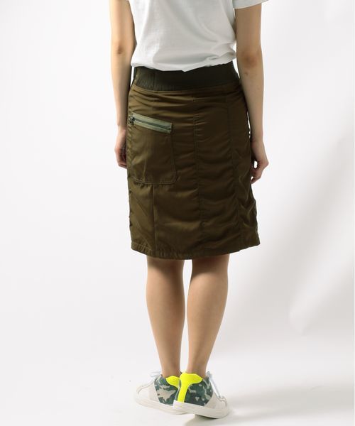 AVIREX(アヴィレックス)の「avirex/ アヴィレックス/ ZIPPERED KNEE LENGTH MA-1 SKIRT/ ジッパー ひざ丈 MA-1 スカート(スカート・レディース・ブラック/オリーブ・MEDIUM/SMALL)」の3枚目の写真