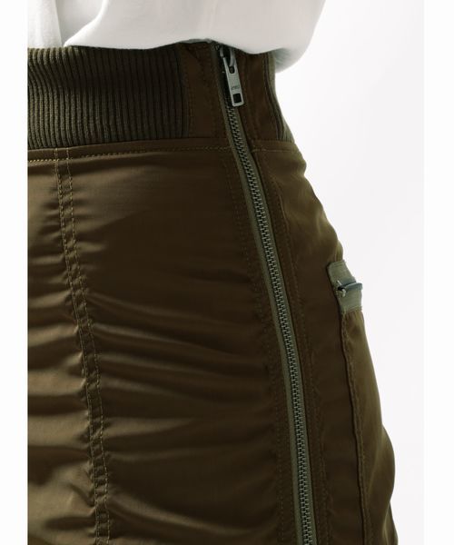 AVIREX(アヴィレックス)の「avirex/ アヴィレックス/ ZIPPERED KNEE LENGTH MA-1 SKIRT/ ジッパー ひざ丈 MA-1 スカート(スカート・レディース・ブラック/オリーブ・MEDIUM/SMALL)」の7枚目の写真