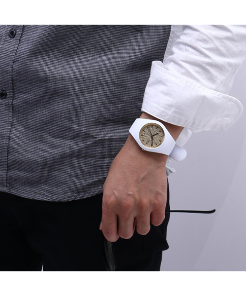 ICE WATCH(アイスウォッチ)の「「Ice-Watch アイスウォッチ」 ICE glitter スモールサイズ ミディアムサイズ 3Hands(アナログ腕時計・レディース・ブラック×ゴールド/ホワイト×シルバー/ブラック/ブラック系その他/ホワイト×ゴールド/ホワイト系その他・S/M)」の13枚目の写真