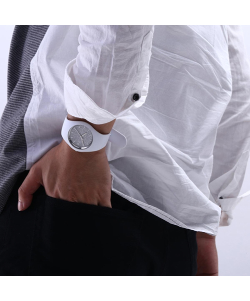 ICE WATCH(アイスウォッチ)の「「Ice-Watch アイスウォッチ」 ICE glitter スモールサイズ ミディアムサイズ 3Hands(アナログ腕時計・レディース・ブラック×ゴールド/ホワイト×シルバー/ブラック/ブラック系その他/ホワイト×ゴールド/ホワイト系その他・S/M)」の16枚目の写真