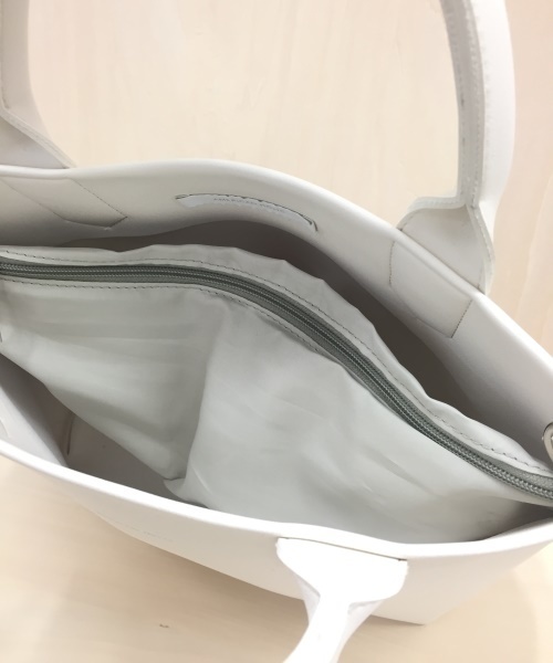 AMERICAN HOLIC（アメリカンホリック）の「8col.仕切りポケット付2WAYトート（ショルダーバッグ・レディース・ホワイト/シルバー/グレー/ブラック/ピンク/イエロー/キャメル/ブルー・FREE）」の10枚目の写真