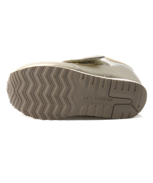 green label relaxing（グリーンレーベルリラクシング）の「［ニューバランス］ FS312/15cm～16.5cm ◆（スニーカー・キッズ・ゴールド/シルバー・15cm/15.5cm/16cm/16.5cm）」の4枚目の写真