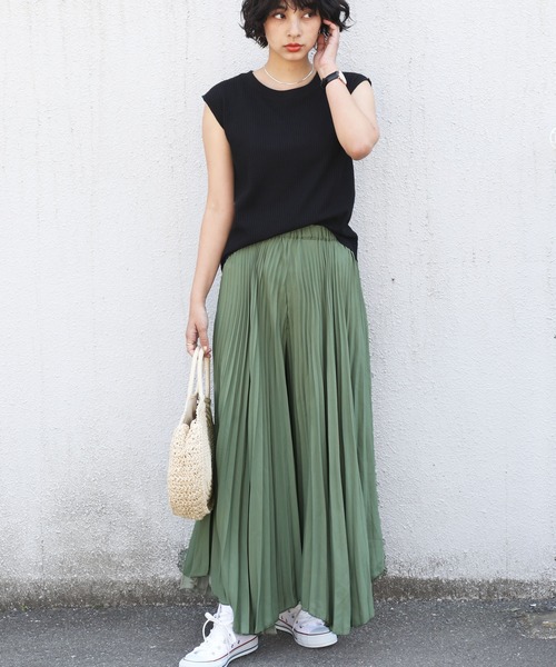 classicalelf（クラシカルエルフ）の「プリーツワイドガウチョパンツ（その他パンツ・レディース・ホワイト/ブラック/カーキ/モカ/その他1・MEDIUM/LARGE/X-LARGE）」の4枚目の写真