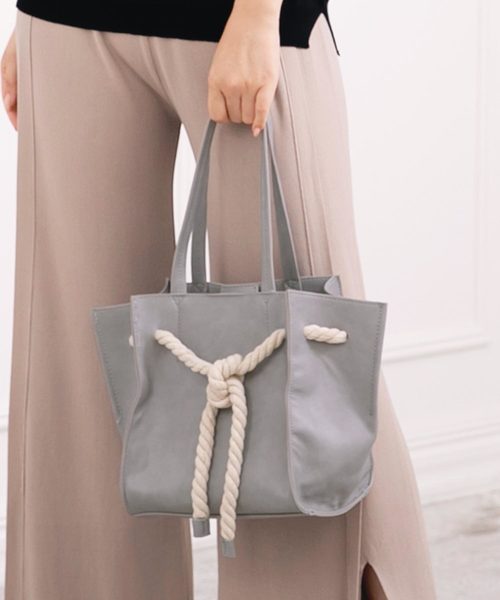 KOBE LETTUCE（コウベレタス）の「ポーチ付きロープベルトトートバッグ（ハンドバッグ・レディース・ブラック/グレー/ブルー/ブラウン系その他・FREE）」の3枚目の写真