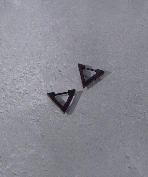 SBG（エスビー）の「SBG  ステンレス トライアングル フープ ピアス（ピアス（両耳用）・メンズ・ブラック/シルバー/ゴールド・FREE）」の5枚目の写真