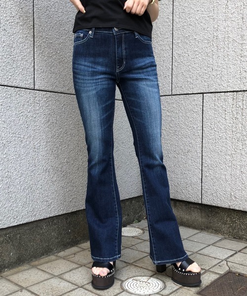 ENVYM(アンビー)の「デニムフレアPT(デニムパンツ・レディース・ブルー・SMALL/MEDIUM)」の4枚目の写真