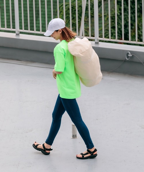 ロサンゼルスアパレル スウェットパンツ シルエットがいいスウェットパンツは「ロスアパ」。合わせるスニーカーも自由自在 ロサンゼルスアパレル　魚　バッグ