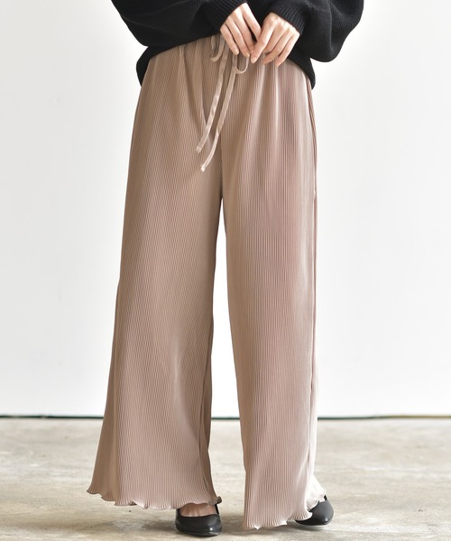 rps（アールピーエス）の「カットプリーツフレアーパンツ（その他パンツ・レディース・ブラック/ベージュ/ピンク/モカ/ライトベージュ・M）」の3枚目の写真