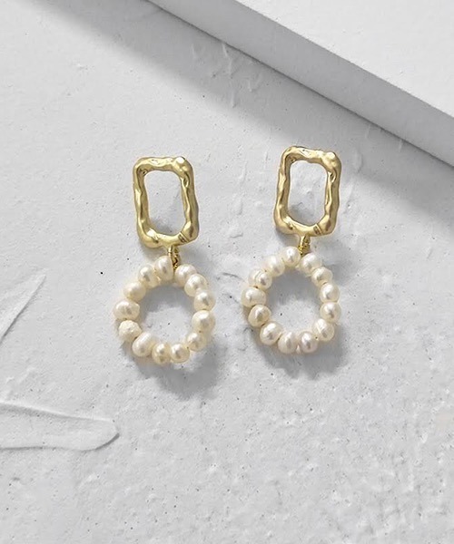 TIMELESS&THREE（タイムレスアンドスリー）の「パールデザインピアス（ピアス（両耳用）・レディース・A/B/C/D/E/F/G/H/M/N/I/J/K/L/O/Q/P/R/S/T/U/X/Y/Z/その他1/その他2/V/W・FREE）」の6枚目の写真