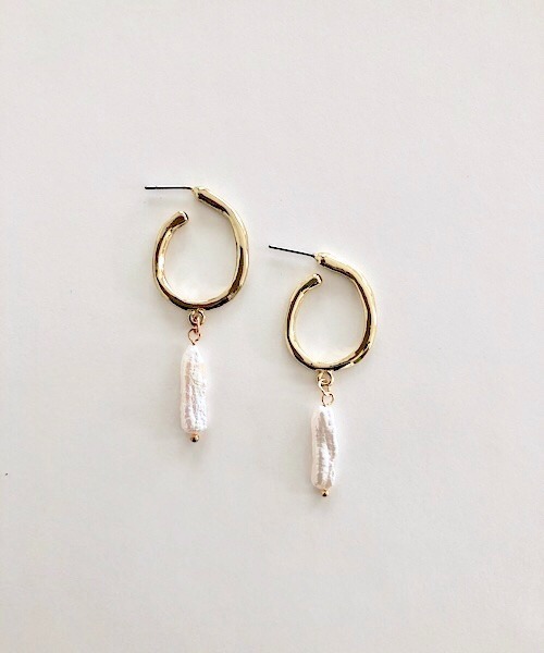 TIMELESS&THREE（タイムレスアンドスリー）の「パールデザインピアス（ピアス（両耳用）・レディース・A/B/C/D/E/F/G/H/M/N/I/J/K/L/O/Q/P/R/S/T/U/X/Y/Z/その他1/その他2/V/W・FREE）」の21枚目の写真