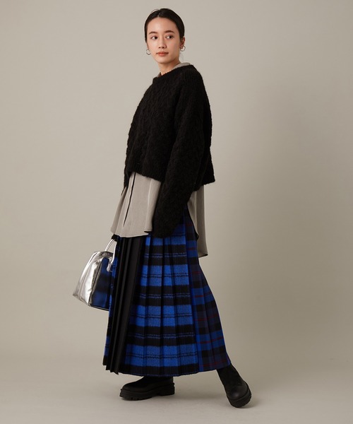 ADAM ET ROPE'（アダムエロペ）の「エコアルパカクロップドプルオーバー（ニット/セーター・レディース・ブラック/ベージュ・FREE）」の4枚目の写真