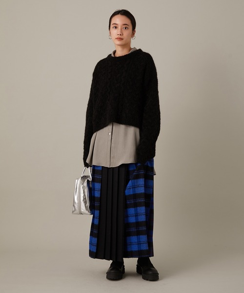 ADAM ET ROPE'（アダムエロペ）の「エコアルパカクロップドプルオーバー（ニット/セーター・レディース・ブラック/ベージュ・FREE）」の16枚目の写真