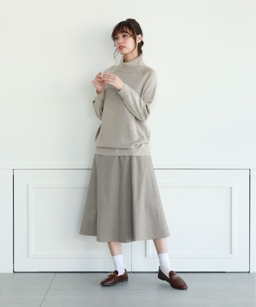 Petit Honfleur(プチオンフルール)の「ウォッシャブルタートルラメウールニットプルオーバー(ニット/セーター・レディース・アイボリー/グレー/ベージュ・M/L)」の12枚目の写真
