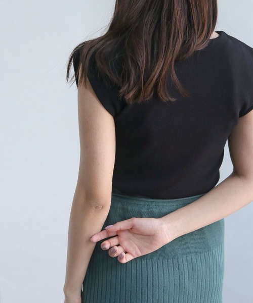 cheriella(シェリエラ)の「【cheriella】フレンチスリーブウエストリブダンボールニット(ニット/セーター・レディース・ホワイト/ブラック/ネイビー/カーキ/ピンク/イエロー/ラベンダー・M)」の17枚目の写真