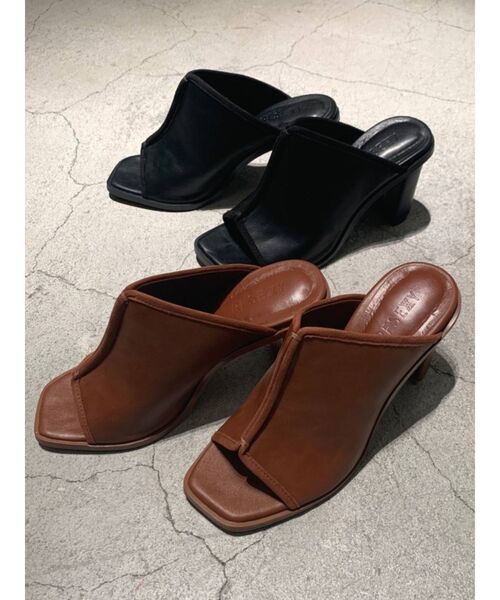 RESEXXY(リゼクシー)の「【IS】パイピングサンダル(サンダル・レディース・ブラック/ブラウン・LARGE/SMALL/MEDIUM)」の5枚目の写真