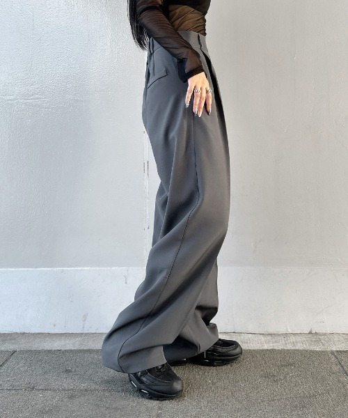 LVEU.（ラブユ.）の「【LVEU.】ハイウエストロングスラックスパンツ/ セットアップ ボトムス パンツ スラックス ロング ハイウエスト タック ブラック グレー グリーン ネイビー ZOZOTOWN限定 カラー（スラックス・レディース・ブラック/グレー/ネイビー/スモーキーグリーン系・FREE/M）」の10枚目の写真