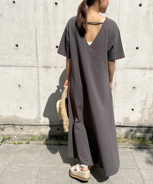 Meli rich（メリーリッチ）の「1枚で主役級！バックオープンフレアワンピース（ワンピース・レディース・オフホワイト/サンドベージュ/ブルーグレー/スミクロ/テラコッタ・FREE）」の12枚目の写真