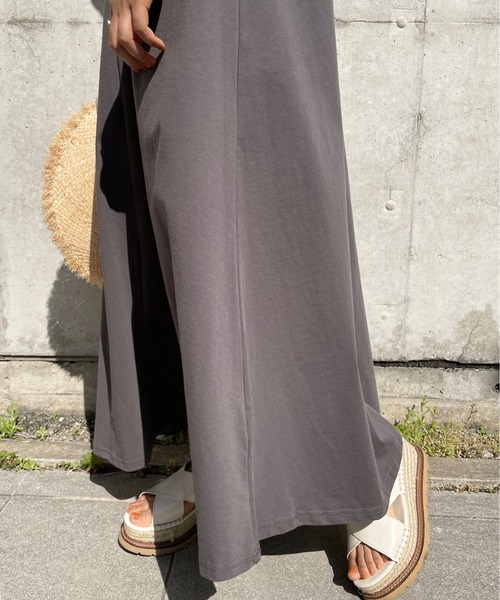 Meli rich（メリーリッチ）の「1枚で主役級！バックオープンフレアワンピース（ワンピース・レディース・オフホワイト/サンドベージュ/ブルーグレー/スミクロ/テラコッタ・FREE）」の14枚目の写真