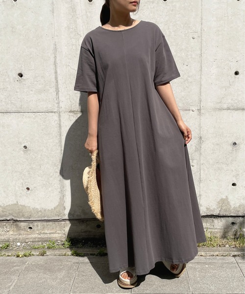 Meli rich（メリーリッチ）の「1枚で主役級！バックオープンフレアワンピース（ワンピース・レディース・オフホワイト/サンドベージュ/ブルーグレー/スミクロ/テラコッタ・FREE）」の17枚目の写真