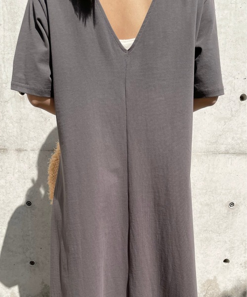 Meli rich（メリーリッチ）の「1枚で主役級！バックオープンフレアワンピース（ワンピース・レディース・オフホワイト/サンドベージュ/ブルーグレー/スミクロ/テラコッタ・FREE）」の15枚目の写真