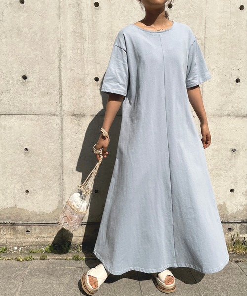 Meli rich（メリーリッチ）の「1枚で主役級！バックオープンフレアワンピース（ワンピース・レディース・オフホワイト/サンドベージュ/ブルーグレー/スミクロ/テラコッタ・FREE）」の11枚目の写真