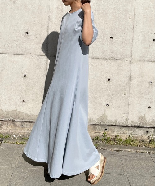 Meli rich（メリーリッチ）の「1枚で主役級！バックオープンフレアワンピース（ワンピース・レディース・オフホワイト/サンドベージュ/ブルーグレー/スミクロ/テラコッタ・FREE）」の18枚目の写真