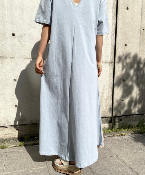 Meli rich（メリーリッチ）の「1枚で主役級！バックオープンフレアワンピース（ワンピース・レディース・オフホワイト/サンドベージュ/ブルーグレー/スミクロ/テラコッタ・FREE）」の7枚目の写真