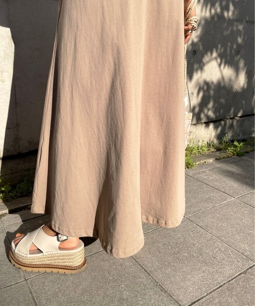 Meli rich（メリーリッチ）の「1枚で主役級！バックオープンフレアワンピース（ワンピース・レディース・オフホワイト/サンドベージュ/ブルーグレー/スミクロ/テラコッタ・FREE）」の19枚目の写真