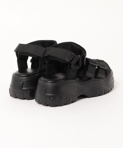 SPINNS（スピンズ）の「テープデザイン厚底サンダル（サンダル・レディース・ホワイト/ブラック・M/L/S）」の3枚目の写真