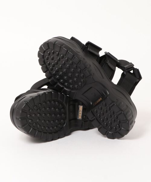 SPINNS（スピンズ）の「テープデザイン厚底サンダル（サンダル・レディース・ホワイト/ブラック・M/L/S）」の4枚目の写真