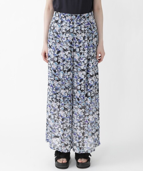 【新品 タグ付き】ブルーレーベルクレストブリッジ  フラワープリントフレアパンツ BLUE LABEL CRESTBRIDGE（ブルーレーベルクレストブリッジ）の