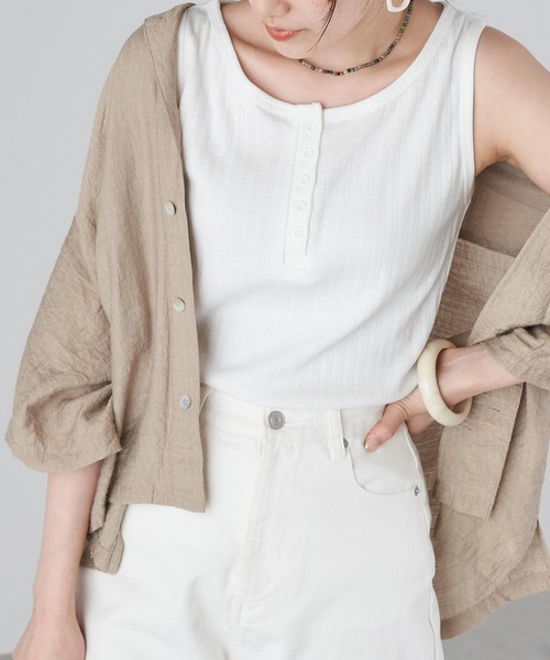 Chaco closet（チャコ クローゼット）の「コットンリブ前ボタンタンクトップ（タンクトップ・レディース・ブラック/ベージュ/オフホワイト・FREE）」の2枚目の写真
