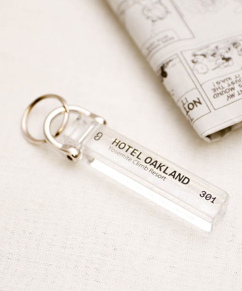Butler Verner Sails（バトラーヴァーナーセイルス）の「Butler Verner Sails バトラーバーナーセイルズ / ACRYLIC HOTEL KEYHOLDER 80＿STICK アクリルホテルキーホルダー / JA-2569（キーホルダー・メンズ・クリア/ブラック/オレンジ/ブルー・FREE）」の4枚目の写真