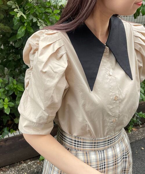 MAJESTIC LEGON（マジェスティックレゴン）の「バイカラーパフ袖ブラウス（シャツ/ブラウス・レディース・ベージュ/ブラック系その他/ブラック・SMALL/MEDIUM）」の3枚目の写真
