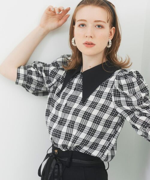 MAJESTIC LEGON（マジェスティックレゴン）の「バイカラーパフ袖ブラウス（シャツ/ブラウス・レディース・ベージュ/ブラック系その他/ブラック・SMALL/MEDIUM）」の5枚目の写真