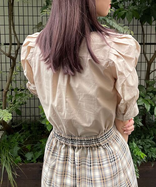 MAJESTIC LEGON（マジェスティックレゴン）の「バイカラーパフ袖ブラウス（シャツ/ブラウス・レディース・ベージュ/ブラック系その他/ブラック・SMALL/MEDIUM）」の17枚目の写真