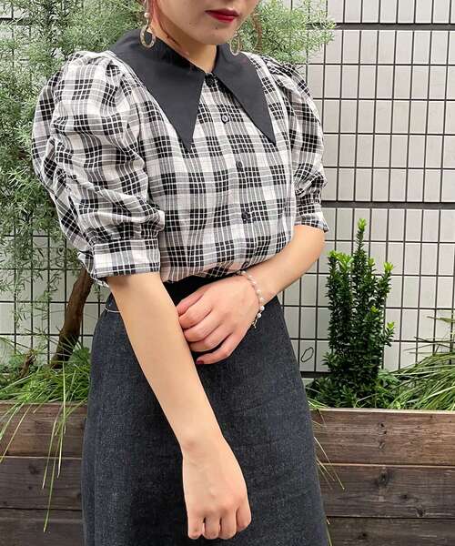 MAJESTIC LEGON（マジェスティックレゴン）の「バイカラーパフ袖ブラウス（シャツ/ブラウス・レディース・ベージュ/ブラック系その他/ブラック・SMALL/MEDIUM）」の6枚目の写真