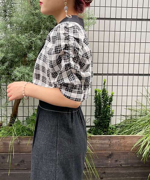 MAJESTIC LEGON（マジェスティックレゴン）の「バイカラーパフ袖ブラウス（シャツ/ブラウス・レディース・ベージュ/ブラック系その他/ブラック・SMALL/MEDIUM）」の21枚目の写真