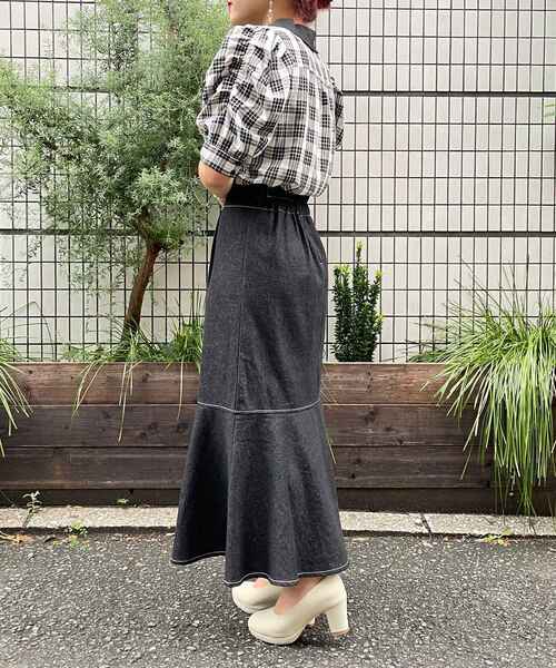 MAJESTIC LEGON（マジェスティックレゴン）の「バイカラーパフ袖ブラウス（シャツ/ブラウス・レディース・ベージュ/ブラック系その他/ブラック・SMALL/MEDIUM）」の18枚目の写真