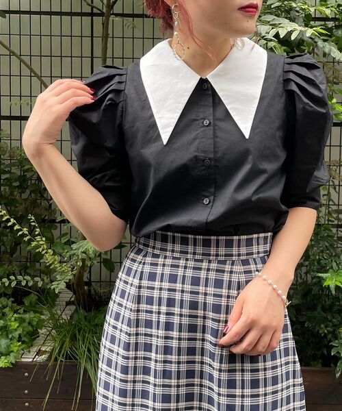 MAJESTIC LEGON（マジェスティックレゴン）の「バイカラーパフ袖ブラウス（シャツ/ブラウス・レディース・ベージュ/ブラック系その他/ブラック・SMALL/MEDIUM）」の12枚目の写真