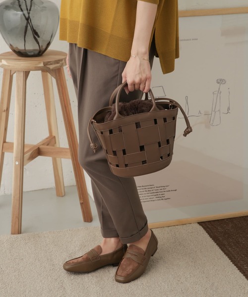 URBAN RESEARCH DOORS（アーバンリサーチドアーズ）の「【WEB限定】4WAYバケツショルダーバッグ（ショルダーバッグ・レディース・ベージュ/ブラウン/キャメル・ONE）」の4枚目の写真